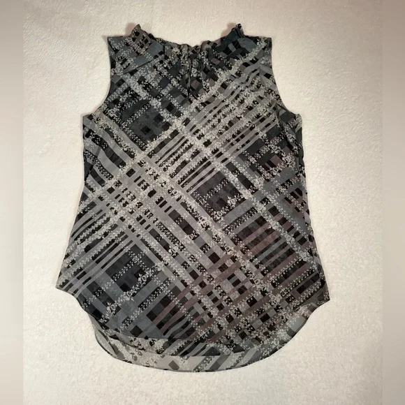 CAbi Sleeveless Plaid Floral Blouse Gray Black Lightweight Casual Dressy Top M - Picture 2 of 15